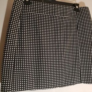 'The Loft' Black and White Skirt (mid-thigh)